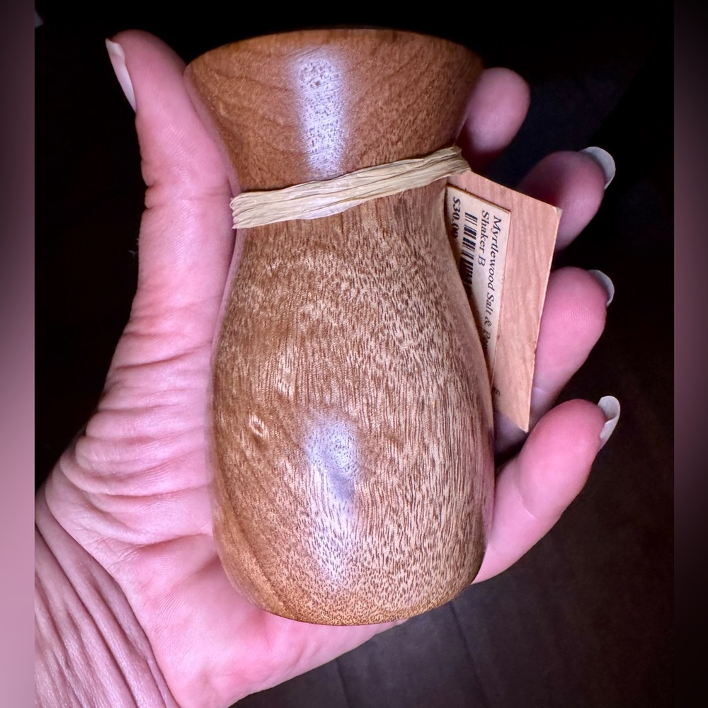 Vintage Myrtle Wood Salt & Pepper Shakers - Picture 14 of 17
